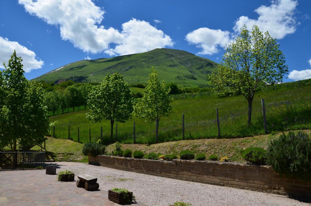 Agriturismo Le Castellare Montemonaco Bagian luar foto