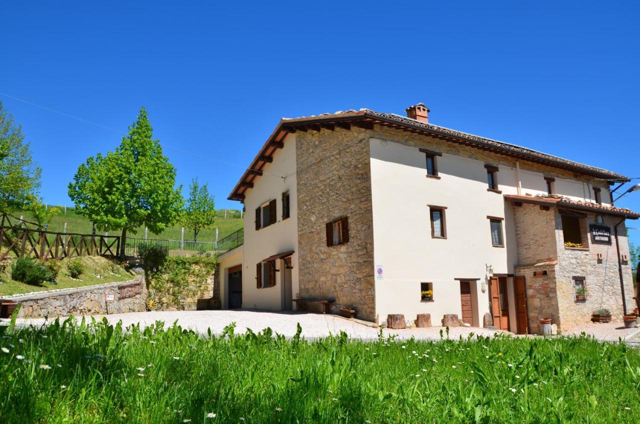Agriturismo Le Castellare Montemonaco Bagian luar foto