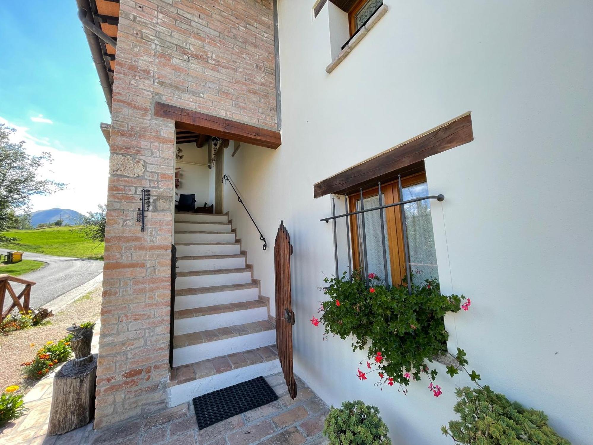 Agriturismo Le Castellare Montemonaco Bagian luar foto