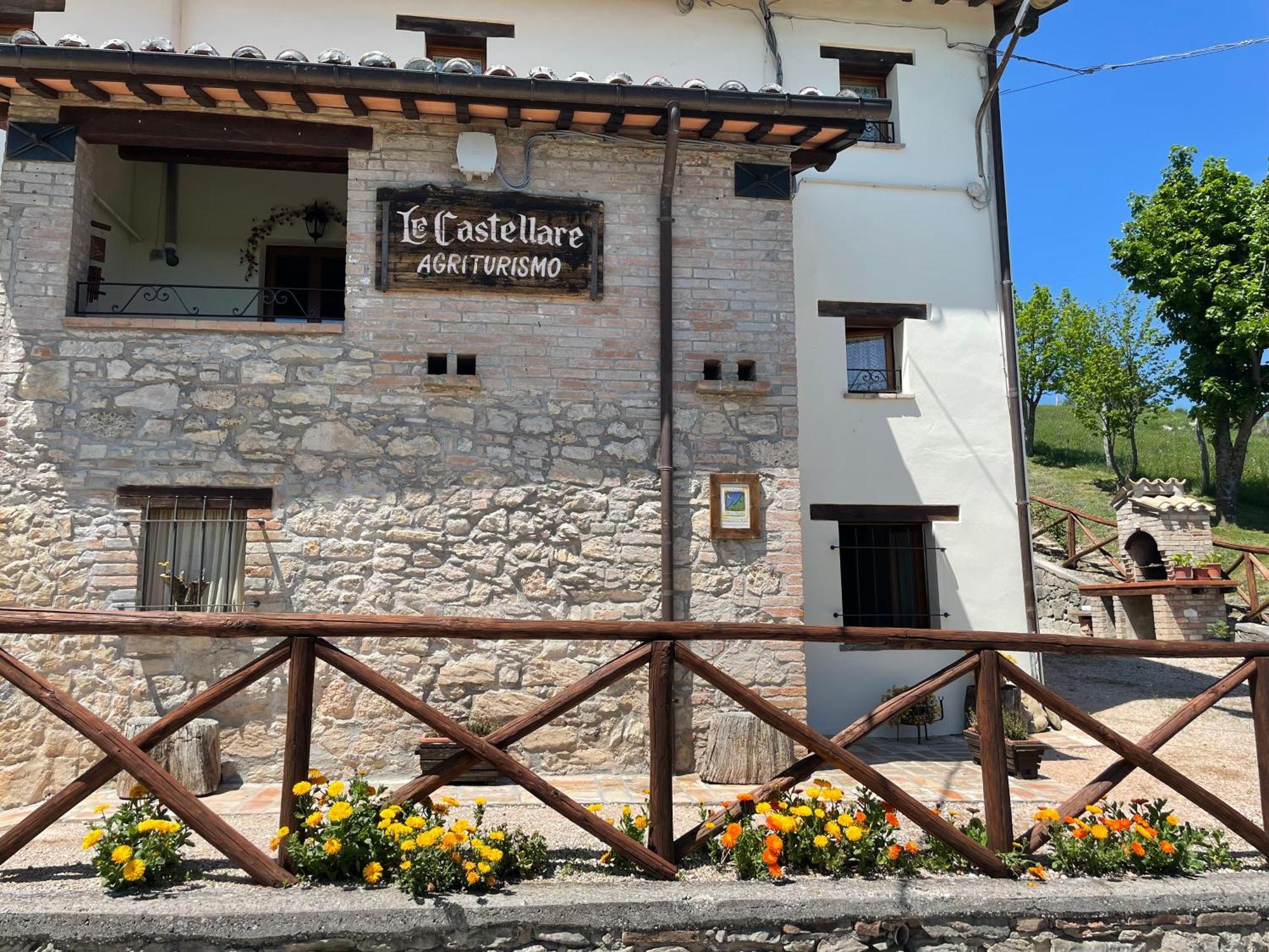 Agriturismo Le Castellare Montemonaco Bagian luar foto