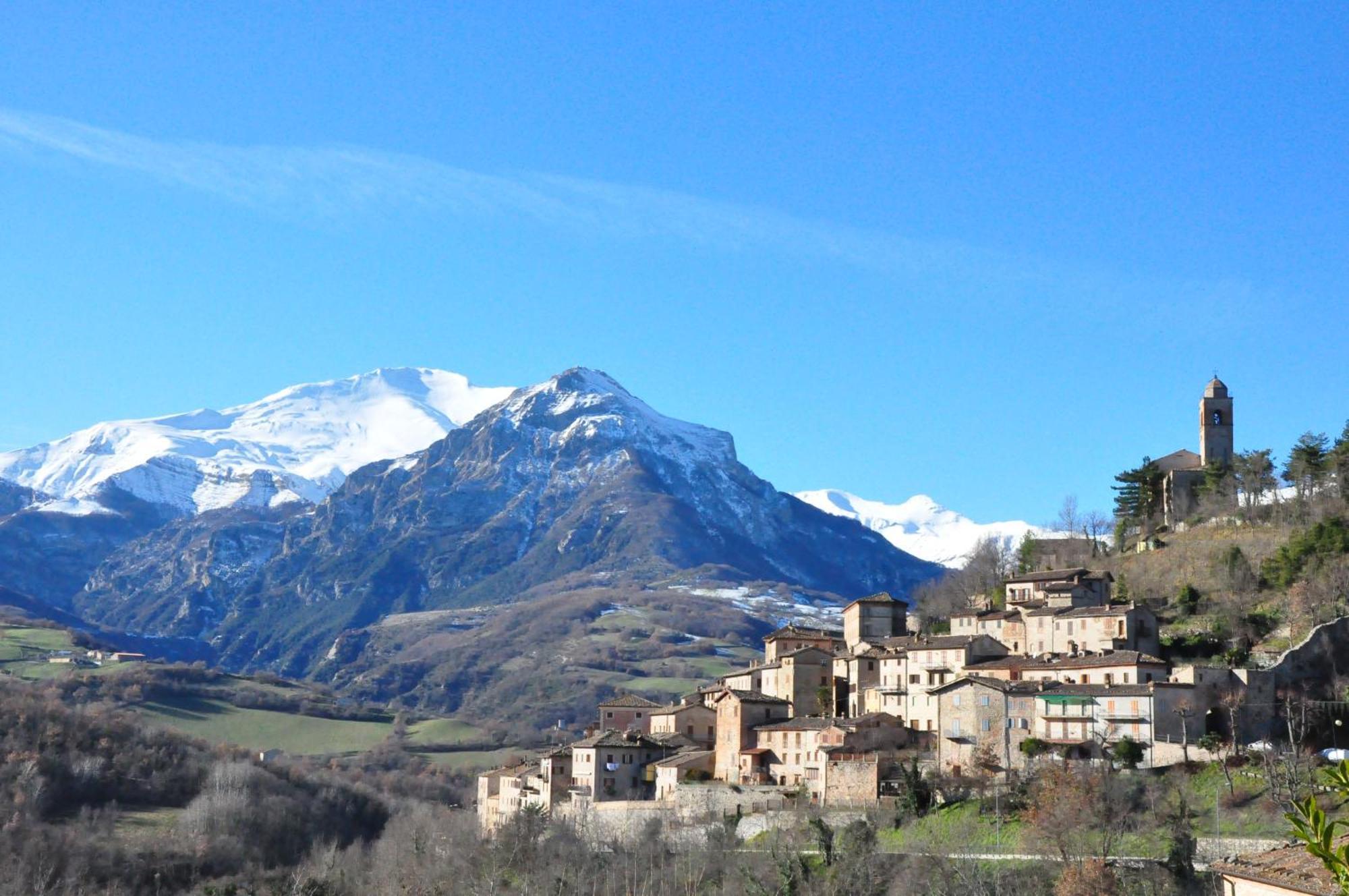 Agriturismo Le Castellare Montemonaco Bagian luar foto
